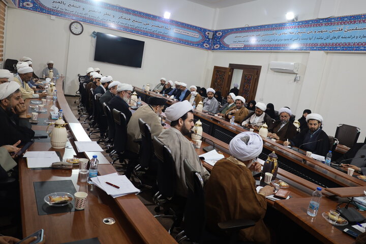 تصاویر/ نشست بصیرت افزایی ائمه جماعات شهر بندرعباس