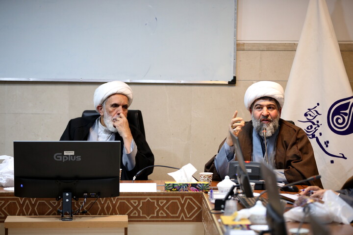 تصاویر/سلسله نشست های هم اندیشی عرصه رثا و دعا - تبیین بیانات مقام معظم رهبری (مدظلله العالی) در موضوع مداحی و مرثیه خوانی