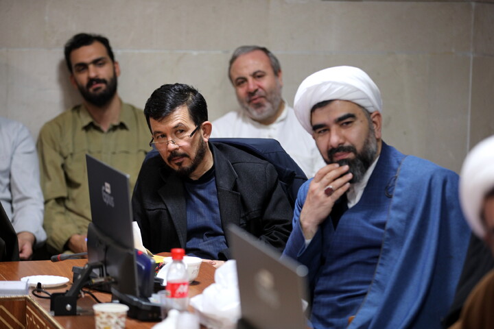 تصاویر/سلسله نشست های هم اندیشی عرصه رثا و دعا - تبیین بیانات مقام معظم رهبری (مدظلله العالی) در موضوع مداحی و مرثیه خوانی