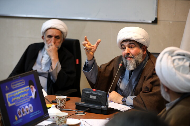 تصاویر/سلسله نشست های هم اندیشی عرصه رثا و دعا - تبیین بیانات مقام معظم رهبری (مدظلله العالی) در موضوع مداحی و مرثیه خوانی