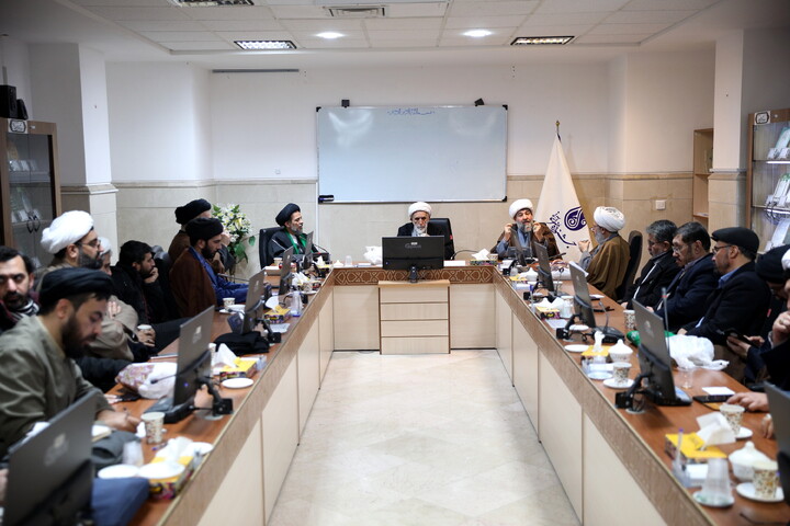 تصاویر/سلسله نشست های هم اندیشی عرصه رثا و دعا - تبیین بیانات مقام معظم رهبری (مدظلله العالی) در موضوع مداحی و مرثیه خوانی