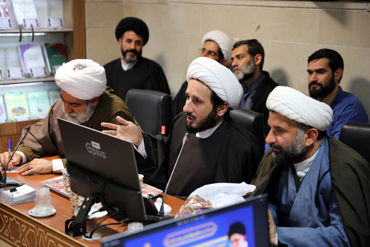 تصاویر/سلسله نشست های هم اندیشی عرصه رثا و دعا - تبیین بیانات مقام معظم رهبری (مدظلله العالی) در موضوع مداحی و مرثیه خوانی