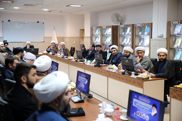 تصاویر/سلسله نشست های هم اندیشی عرصه رثا و دعا - تبیین بیانات مقام معظم رهبری (مدظلله العالی) در موضوع مداحی و مرثیه خوانی