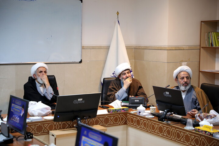 تصاویر/سلسله نشست های هم اندیشی عرصه رثا و دعا - تبیین بیانات مقام معظم رهبری (مدظلله العالی) در موضوع مداحی و مرثیه خوانی