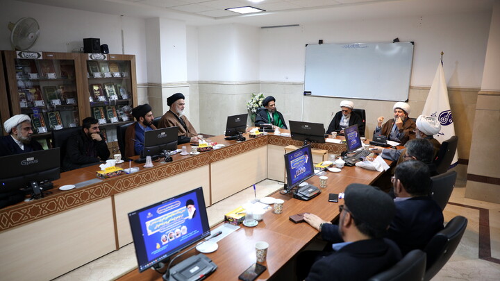 تصاویر/سلسله نشست های هم اندیشی عرصه رثا و دعا - تبیین بیانات مقام معظم رهبری (مدظلله العالی) در موضوع مداحی و مرثیه خوانی