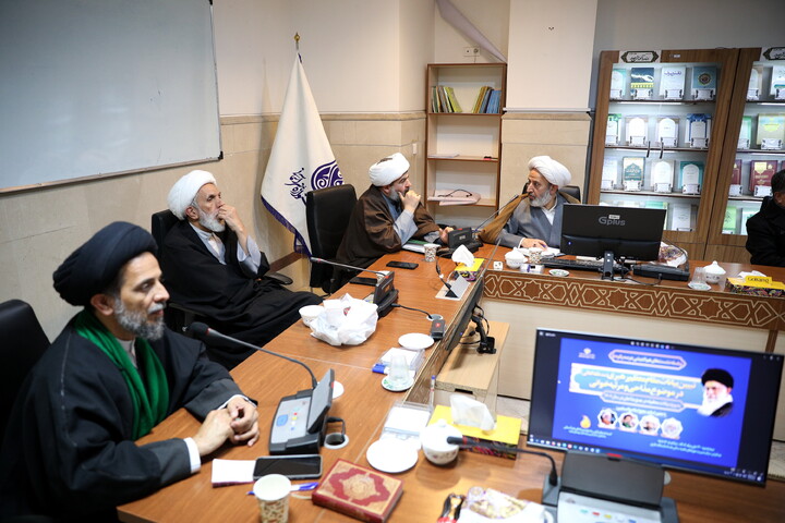 تصاویر/سلسله نشست های هم اندیشی عرصه رثا و دعا - تبیین بیانات مقام معظم رهبری (مدظلله العالی) در موضوع مداحی و مرثیه خوانی