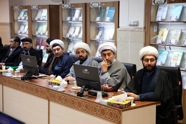 تصاویر/سلسله نشست های هم اندیشی عرصه رثا و دعا - تبیین بیانات مقام معظم رهبری (مدظلله العالی) در موضوع مداحی و مرثیه خوانی