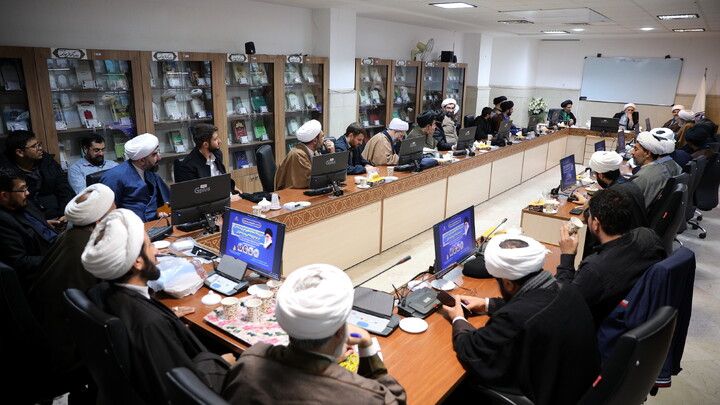 تصاویر/سلسله نشست های هم اندیشی عرصه رثا و دعا - تبیین بیانات مقام معظم رهبری (مدظلله العالی) در موضوع مداحی و مرثیه خوانی