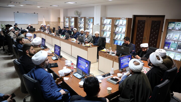 تصاویر/سلسله نشست های هم اندیشی عرصه رثا و دعا - تبیین بیانات مقام معظم رهبری (مدظلله العالی) در موضوع مداحی و مرثیه خوانی