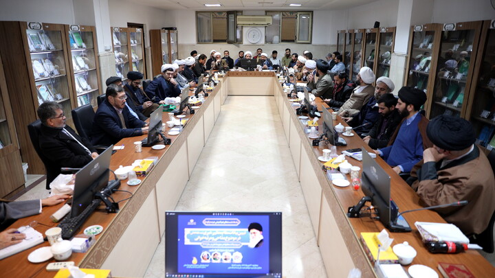 تصاویر/سلسله نشست های هم اندیشی عرصه رثا و دعا - تبیین بیانات مقام معظم رهبری (مدظلله العالی) در موضوع مداحی و مرثیه خوانی