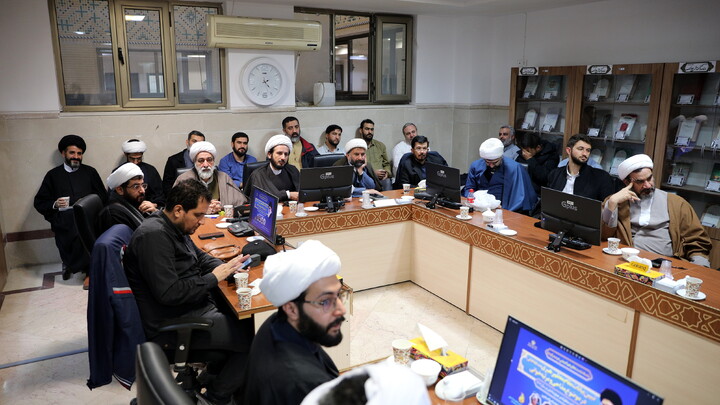 تصاویر/سلسله نشست های هم اندیشی عرصه رثا و دعا - تبیین بیانات مقام معظم رهبری (مدظلله العالی) در موضوع مداحی و مرثیه خوانی