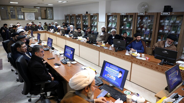 تصاویر/سلسله نشست های هم اندیشی عرصه رثا و دعا - تبیین بیانات مقام معظم رهبری (مدظلله العالی) در موضوع مداحی و مرثیه خوانی