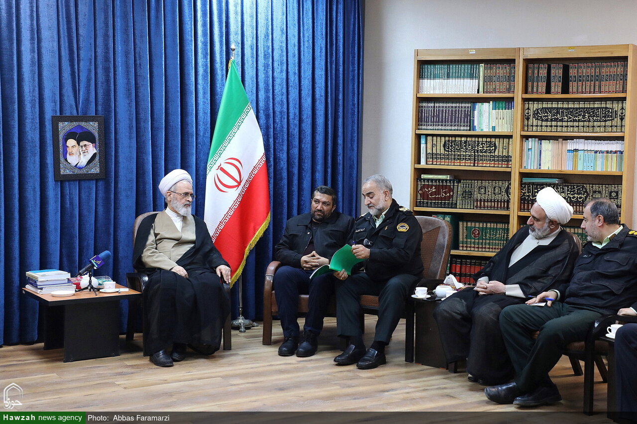 نیروهای انتظامی برای دفاع از انقلاب و مردم جان را کف دست گرفتهاند