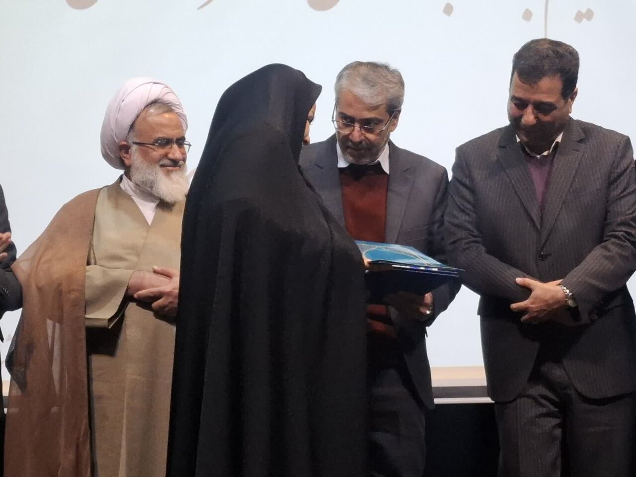 محمدرضا حکیمیان مدیرآموزش و پرورش شهرستان کاشان شد+عکس