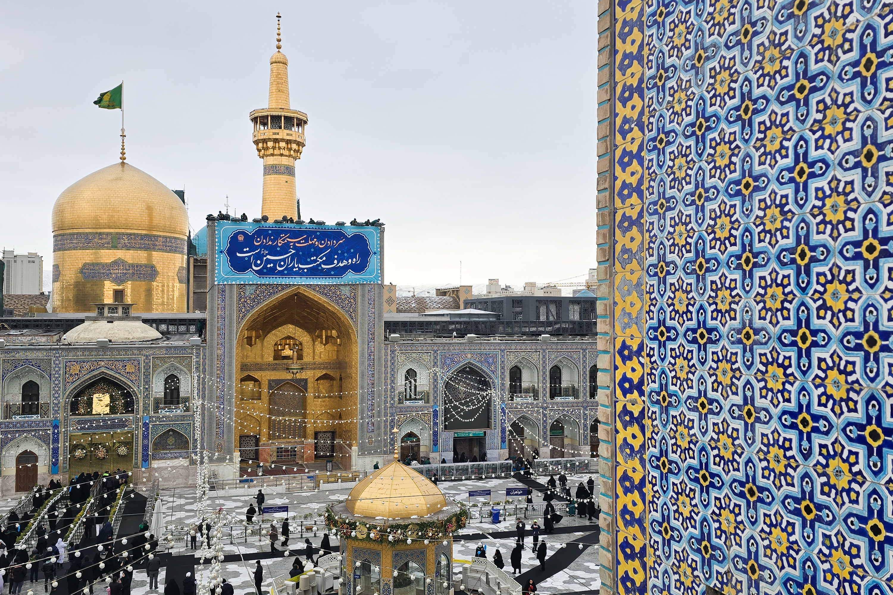 صور/ العتبة الرضوية المقدسة تتوشح بحلّةٍ قشيبةٍ احتفاءً بالولادات الشعبانية الميمونة