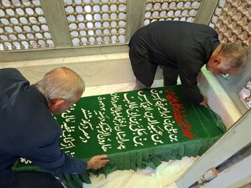 ضریح مطهر امامزاده عبدالمهیمن(ع) در بوشهر غبارروبی شد