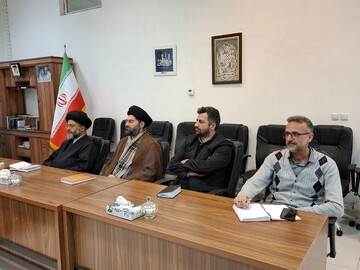 تصاویر/ جلسه اداری با حضور مدیر و کارکنان مرکز مدیریت حوزه علمیه استان گیلان