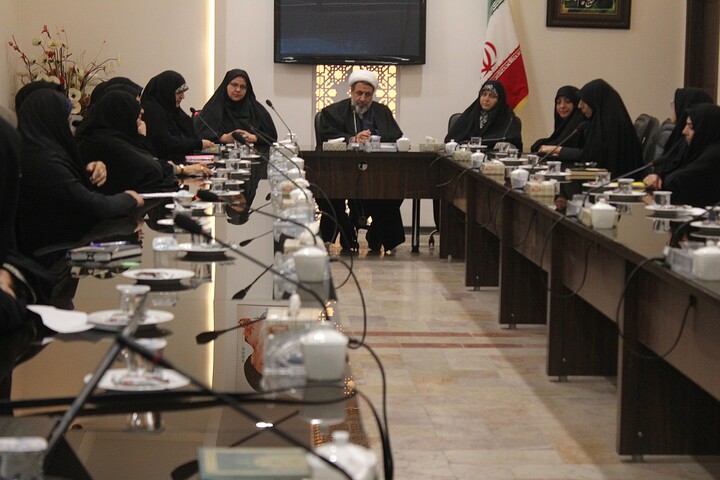 تصاویر/ جلسه درس اخلاق نماینده ولی فقیه در استان کرمان با بانوان