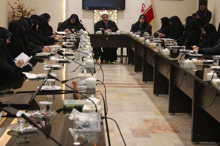 تصاویر/ جلسه درس اخلاق نماینده ولی فقیه در استان کرمان با بانوان