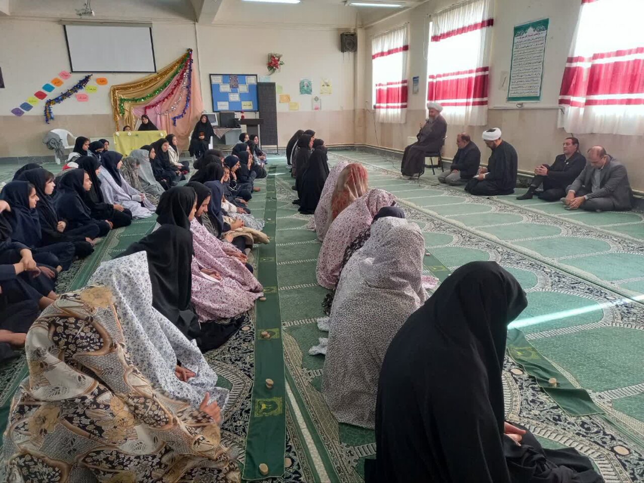 دشمن می‌خواهد دختران ما آزادی نامشروع و اسباب دست بیگانه باشند+تصاویر