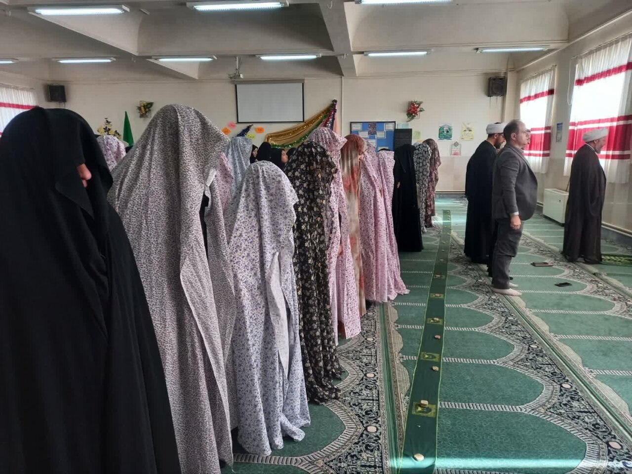 دشمن می‌خواهد دختران ما آزادی نامشروع و اسباب دست بیگانه باشند+تصاویر