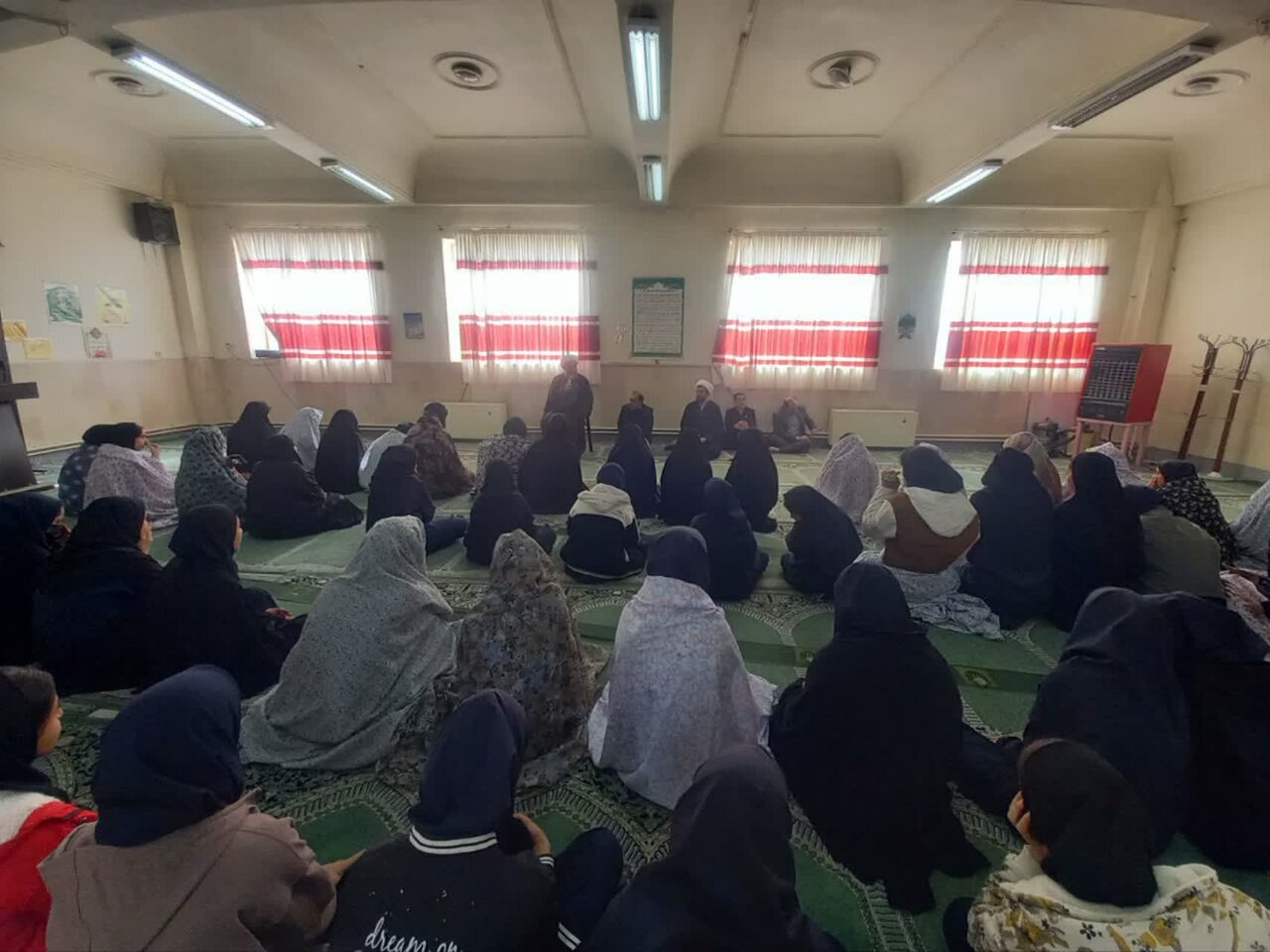 دشمن میخواهد دختران ما آزادی نامشروع و اسباب دست بیگانه باشند+تصاویر