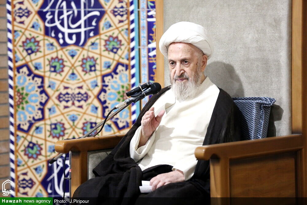 آية اللّه العظمى السبحانيّ: الفتن مثل الزبد تظهر لحظاتٍ ثم تزول.. الأمن نتاج تضحيات الشعب.. ضرورة تعويض الخسائر ودعم المتضرّرين