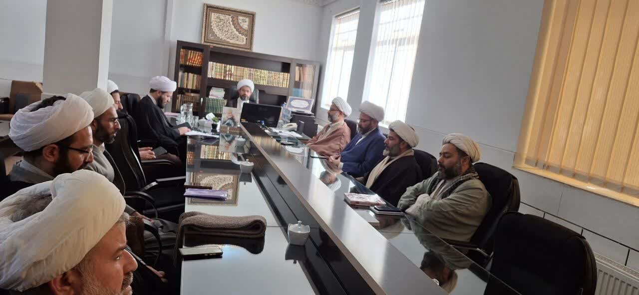 لزوم حفظ امنیت مدارس علمیه و استمرار آموزش حضوری