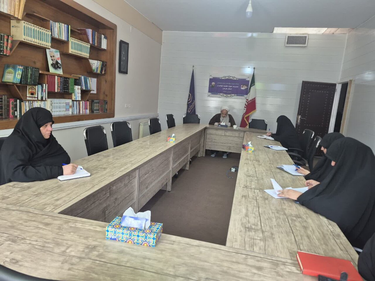 جلسه اخلاق در حوزه علیه خواهران‌ استان‌ کرمان