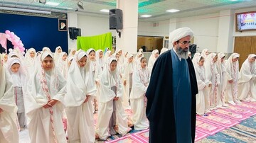 برگزاری جشن تکلیف دانش‌آموزان مدرسه دخترانه حجاب نظرآباد با حضور امام جمعه شهرستان