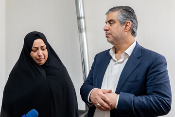 تصاویر/دیدار استاندار مرکزی با خانواده شهید قاسم عزیزی