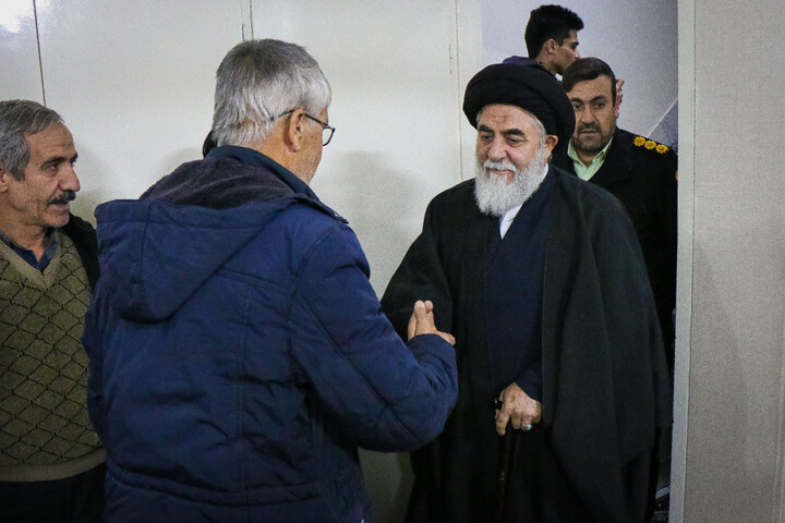 تصاویر/ تکریم از خانواده شهید مدافع امنیت شهید عباس اسدی با حضور تولیت  مسجد مقدس جمکران و اهالی رسانه قم