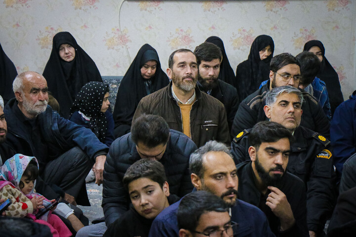 تصاویر/ تکریم از خانواده شهید مدافع امنیت شهید عباس اسدی با حضور تولیت مسجد مقدس جمکران و اهالی رسانه قم