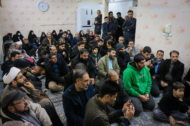 تصاویر/ تکریم از خانواده شهید مدافع امنیت شهید عباس اسدی با حضور تولیت مسجد مقدس جمکران و اهالی رسانه قم