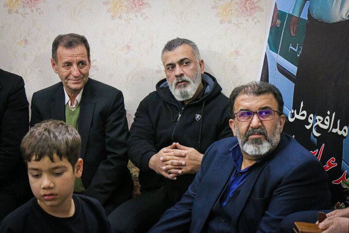 تصاویر/ تکریم از خانواده شهید مدافع امنیت شهید عباس اسدی با حضور تولیت  مسجد مقدس جمکران و اهالی رسانه قم