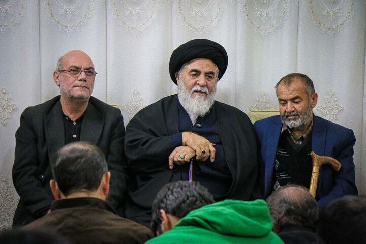 تصاویر/ تکریم از خانواده شهید مدافع امنیت شهید عباس اسدی با حضور تولیت  مسجد مقدس جمکران و اهالی رسانه قم