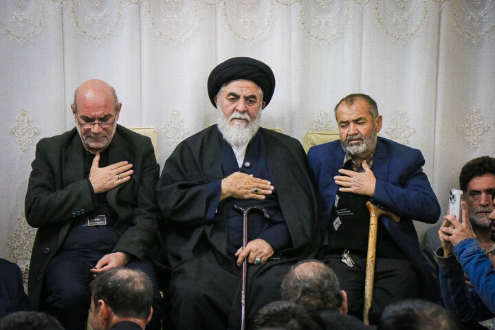 تصاویر/ تکریم از خانواده شهید مدافع امنیت شهید عباس اسدی با حضور تولیت  مسجد مقدس جمکران و اهالی رسانه قم