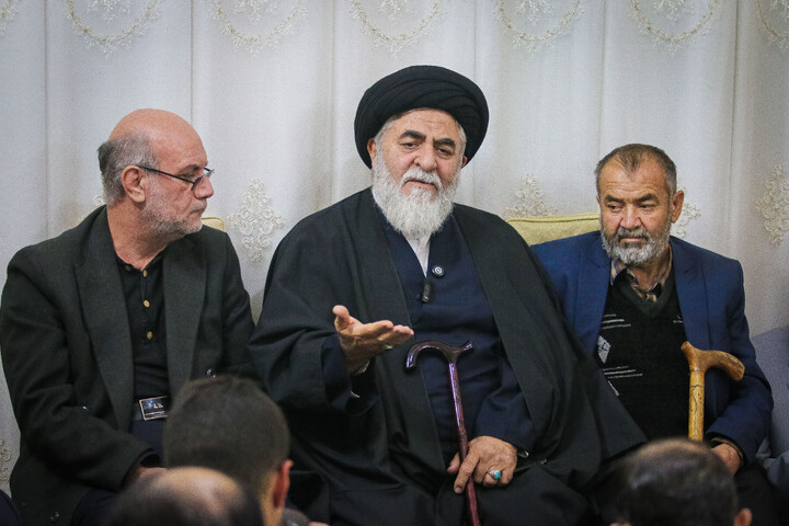 تصاویر/ تکریم از خانواده شهید مدافع امنیت شهید عباس اسدی با حضور تولیت مسجد مقدس جمکران و اهالی رسانه قم