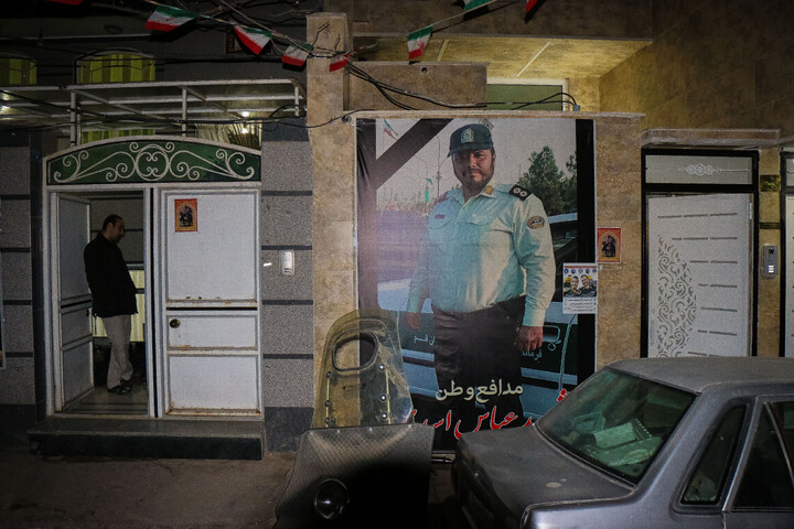 تصاویر/ تکریم از خانواده شهید مدافع امنیت شهید عباس اسدی با حضور تولیت  مسجد مقدس جمکران و اهالی رسانه قم