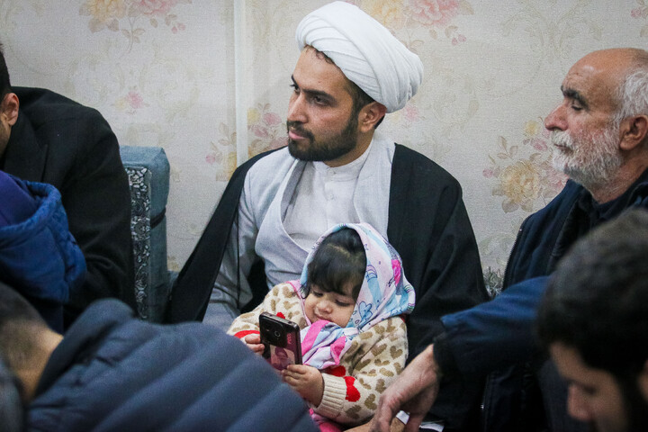 تصاویر/ تکریم از خانواده شهید مدافع امنیت شهید عباس اسدی با حضور تولیت  مسجد مقدس جمکران و اهالی رسانه قم