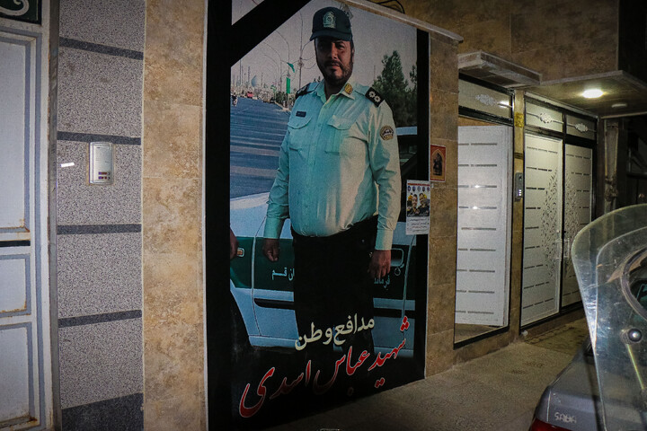 تصاویر/ تکریم از خانواده شهید مدافع امنیت شهید عباس اسدی با حضور تولیت  مسجد مقدس جمکران و اهالی رسانه قم