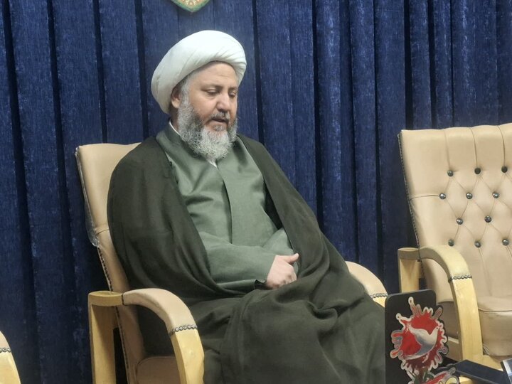 تصاویر/نشست تبیینی امام جمعه آران و بیدگل با خبرنگاران و شرکت در جشن عبادت دانش‌آموزان