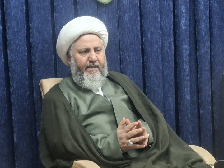 تصاویر/نشست تبیینی امام جمعه آران و بیدگل با خبرنگاران و شرکت در جشن عبادت دانش‌آموزان