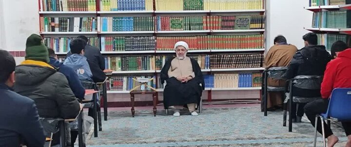 تصاویر/حضور مدیر حوزه علمیه ایلام در مدرسه علمیه حجت ابن حسن