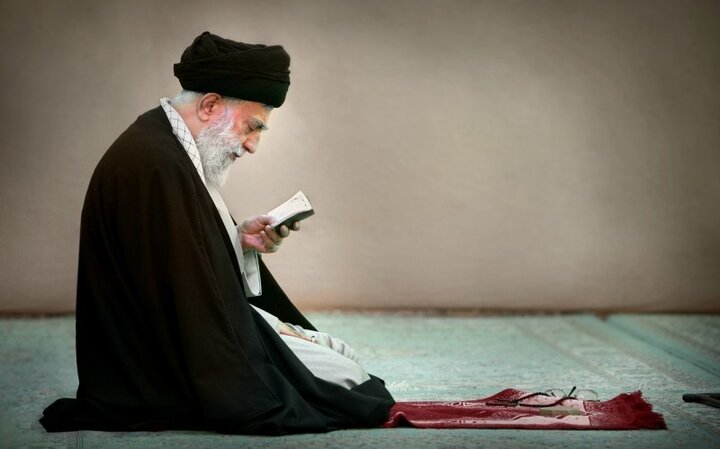 توصیف الإمام الخامنئي للمناجاة الشعبانية: نموذج تام للتضرّع وشرح لحال أرفع عباد الله الصالحين