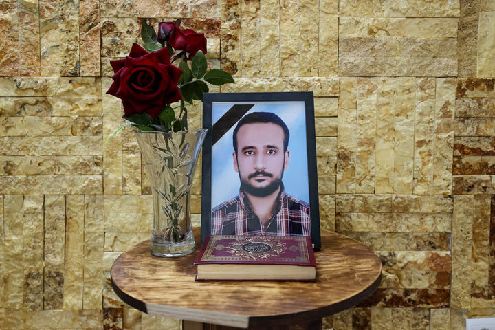 تصاویر / حضور امام جمعه قزوین در منزل شهدای مدافع امنیت