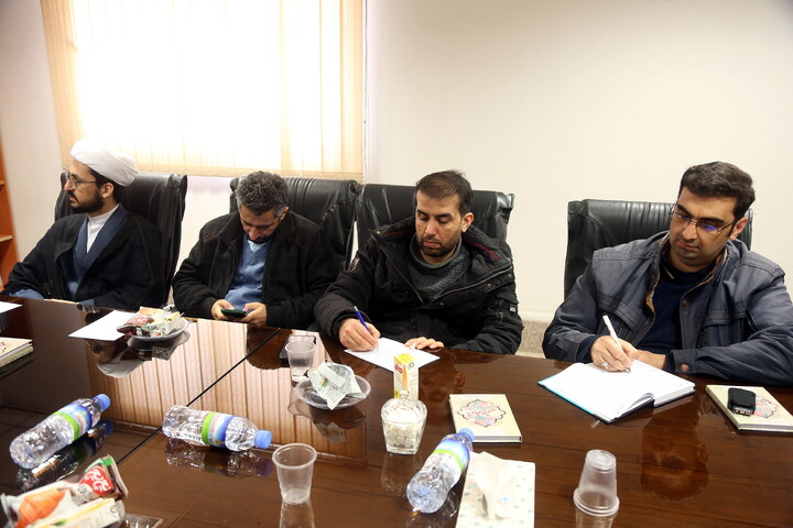 تصاویر/ نشست خبری مدیر موسسه و بنیاد بین المللی صحیفه سجادیه