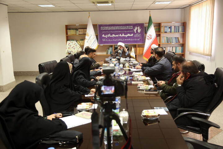 تصاویر/ نشست خبری مدیر موسسه و بنیاد بین المللی صحیفه سجادیه