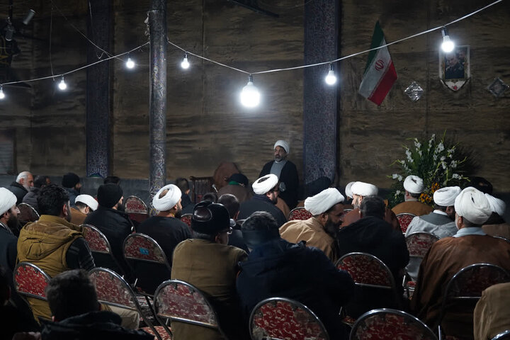 تصاویر/اجتماع طلاب حوزوی در مسجد سوخته در اراک