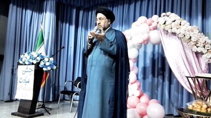 تصاویر/حضور امام جمعه نوش آباد درمراسم جشن تكليف دختران آموزشگاه مدرسه شهيد اشنويي